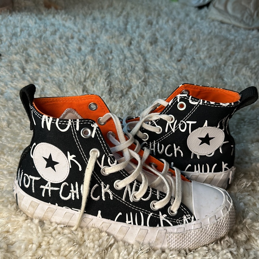 Chuck Converse - Picture 3 of 4